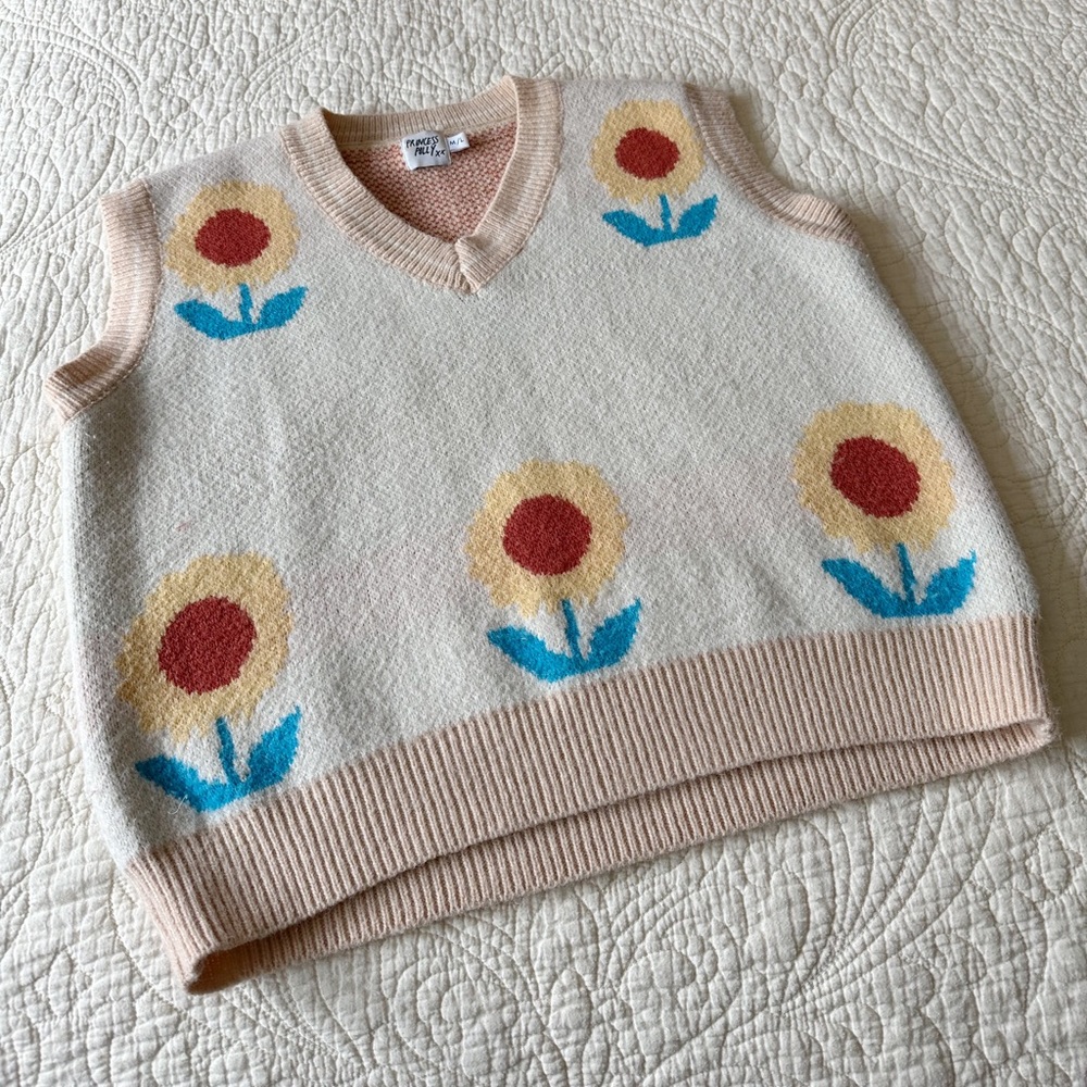 Oversized sweater vest with flowers